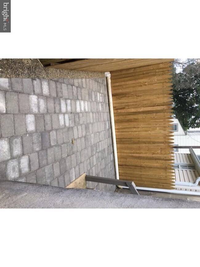 Building Photo - 117 Magnolia St