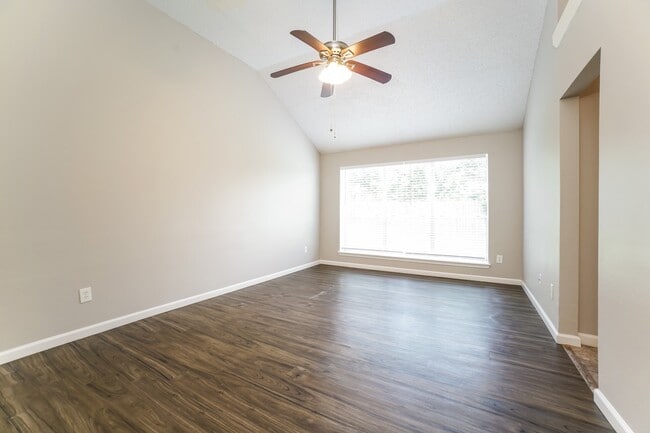 Building Photo - 1638 Rushworth Dr