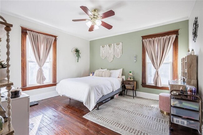 Building Photo - 890 S Goodman St