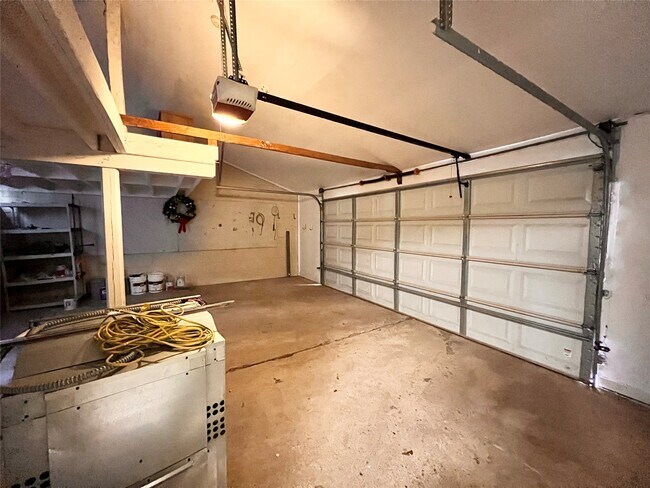 Building Photo - 727 Bunker Hill Rd