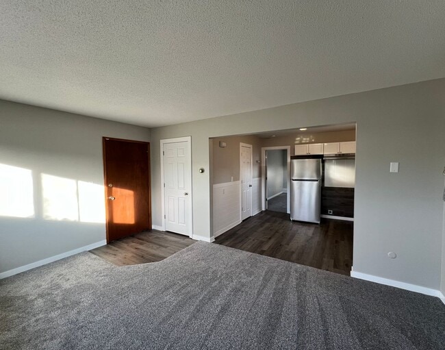 Building Photo - Recently Renovated 1-bed, 1-bath Apartment with Garage