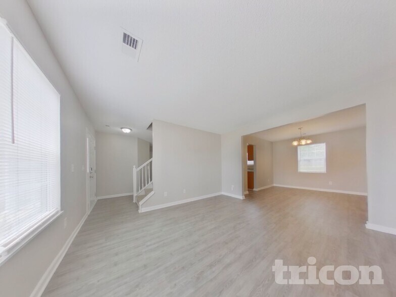 Building Photo - 672 Thornhill Dr