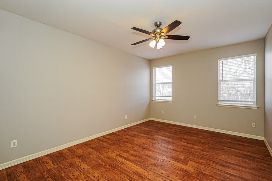 Building Photo - 3821 Willowick Cir