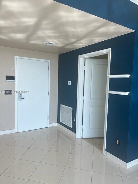 Building Photo - 2021 SW 3rd Ave