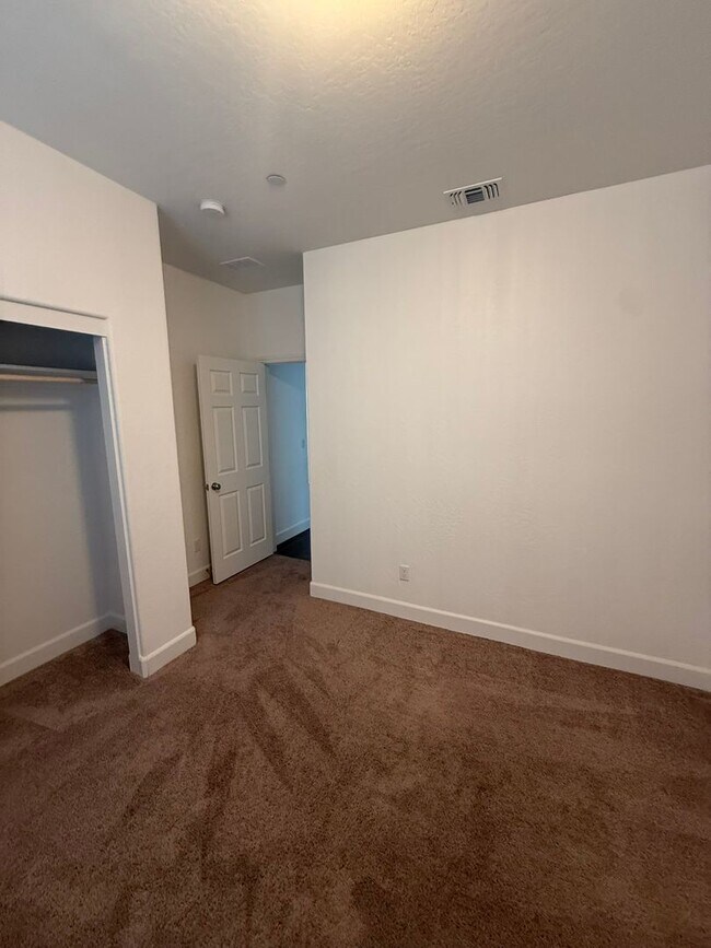 Building Photo - HALF OFF 1ST MONTHS RENT
