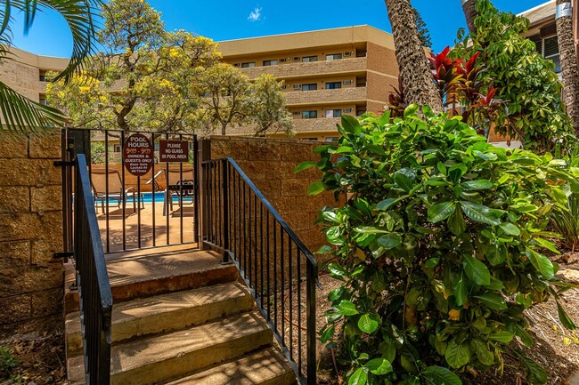 Building Photo - Oceanfront 1 Bed/1 Bath Fully Furnished Condo at Waipuilani!