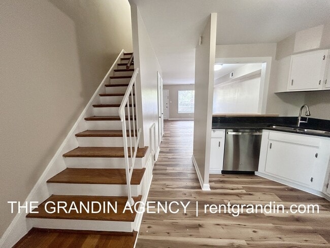 Building Photo - 1803 Grandin Rd SW