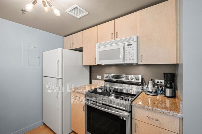Building Photo - 425 W Beech St