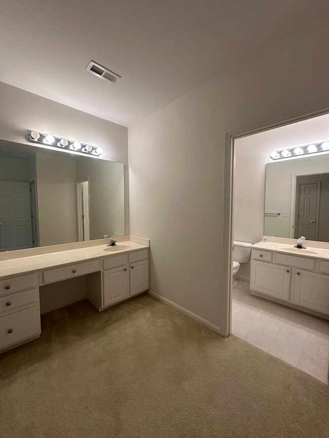 Building Photo - Spacious 2BR/2BA Townhome in Cobblestone For Rent - Two Car Garage!