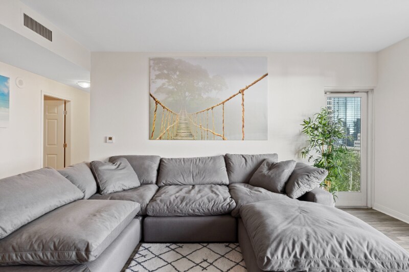 Building Photo - 1240 India St