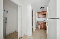 Building Photo - 1115 E Chelten Ave