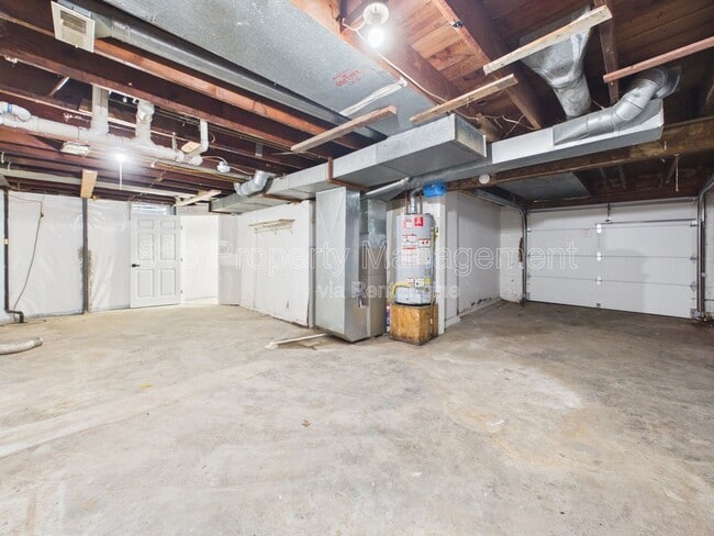 Building Photo - 6607 NE 49th St