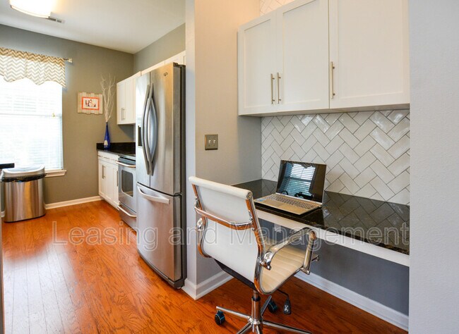 Building Photo - 130 River Landing Dr