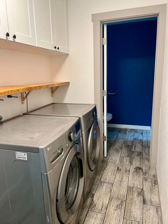 Building Photo - 3 Bedroom Plus Office, 2.5 Bath Located in...