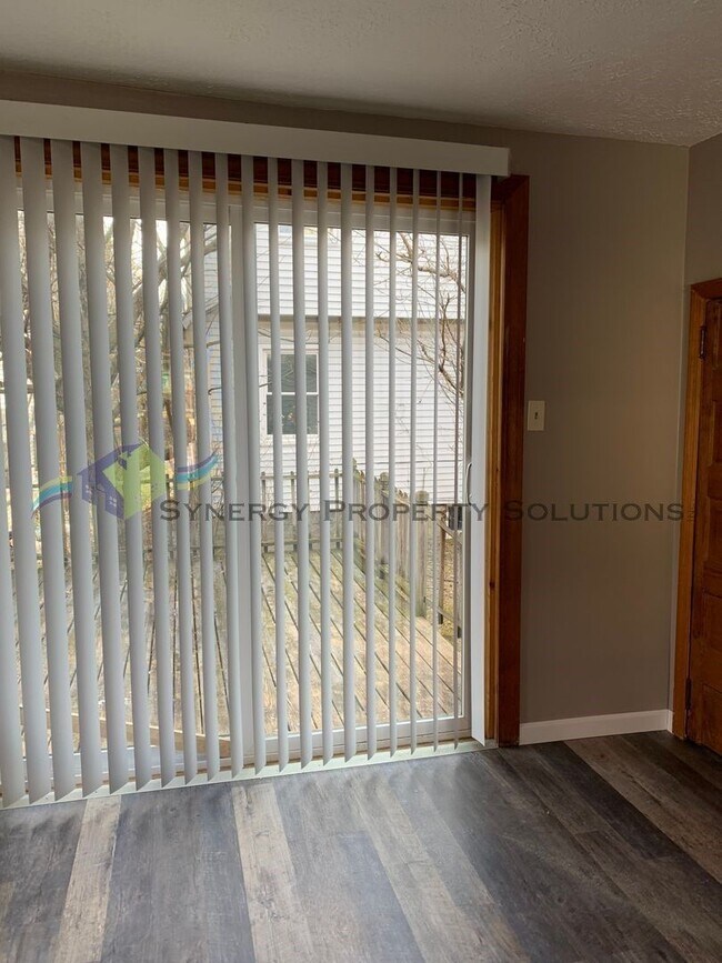 Building Photo - Rental Available!