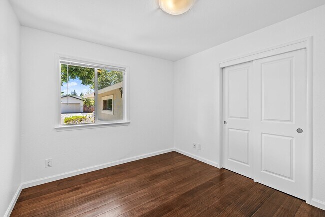 Building Photo - Updated 4 Bedroom 2 Bath North Napa Home