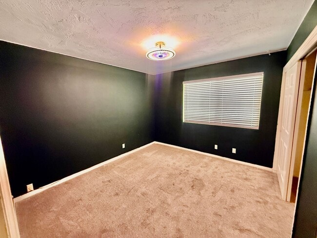 Building Photo - 840 S 400 E