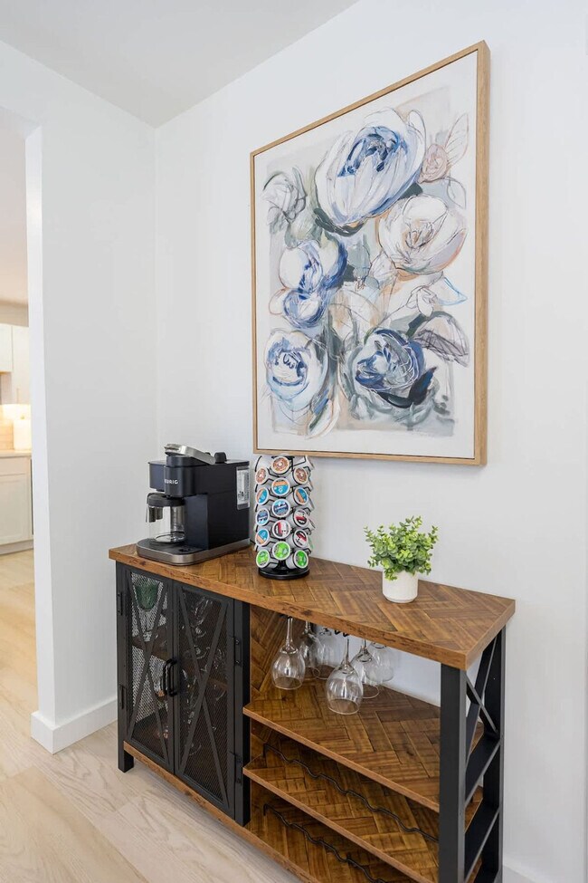 Building Photo - 42 White St Pl