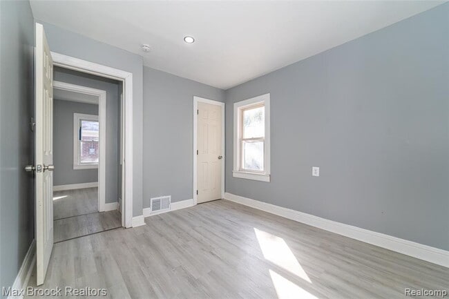 Building Photo - 9327 Schaefer Hwy