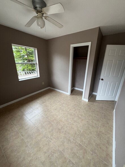 Building Photo - 4324 Hedge Dr N