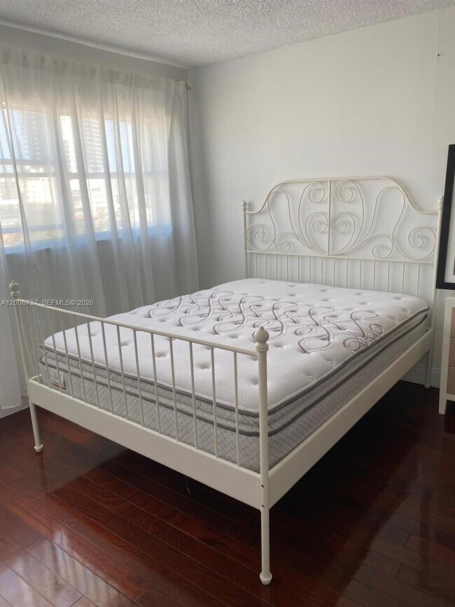 Building Photo - 1881 Washington Ave