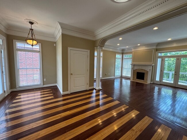 Building Photo - Executive Rental in Pear Alley Condominium...