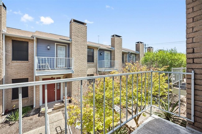 Building Photo - 810 Banister Ln