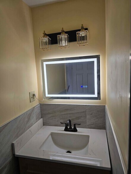 Building Photo - 541 5th Ave