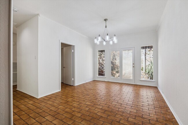 Building Photo - 2721 S Glen Haven Blvd