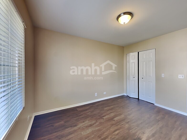 Building Photo - 953 Mesa Dr