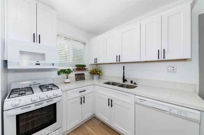 Building Photo - 218 E Hullett St