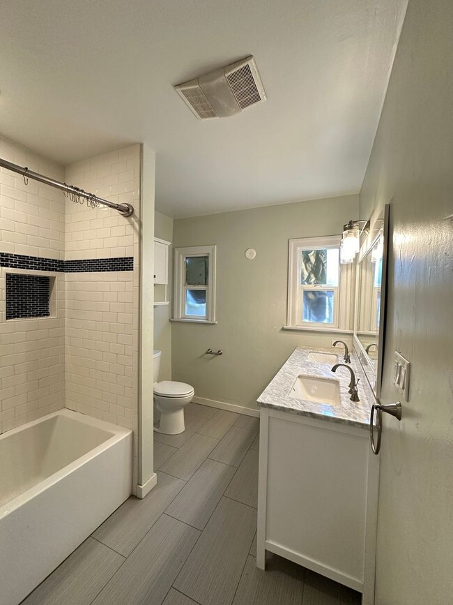 Building Photo - Charming 2-Bedroom Home in Oleander