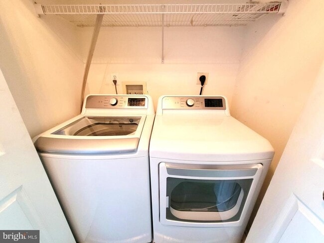 Building Photo - 6012 Ricketts Walk