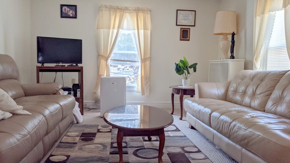 Primary Photo - 10 Gustin Ave