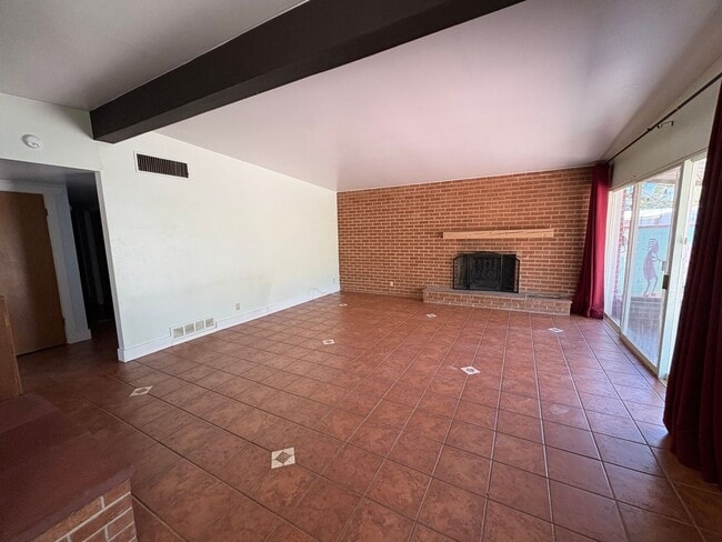 Building Photo - Eastside home with privacy on cul-de-sac