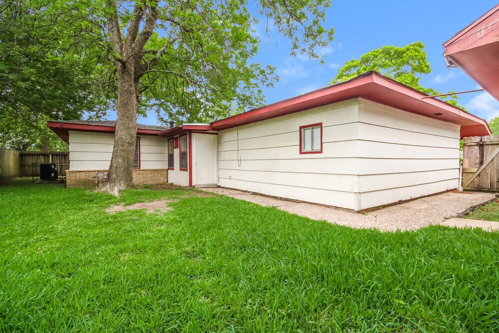 Building Photo - 901 Westmont Dr