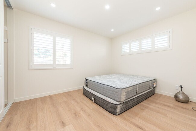 Building Photo - Completely renovated!  Premium location 4 ...