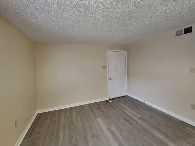 Building Photo - 403 Monroe Ave