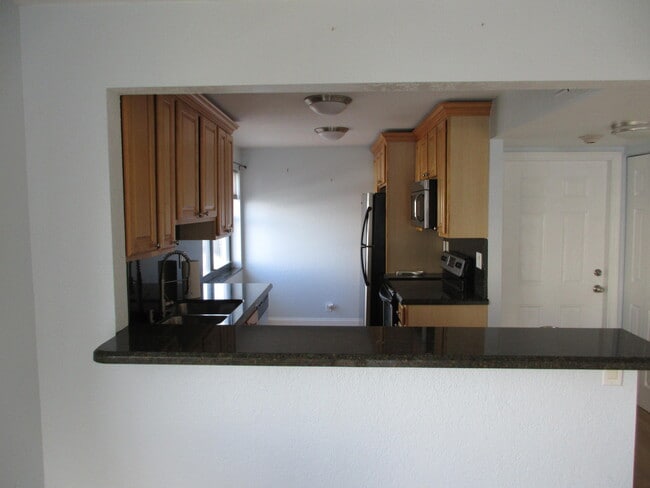 Building Photo - 1401 N Riverside Dr