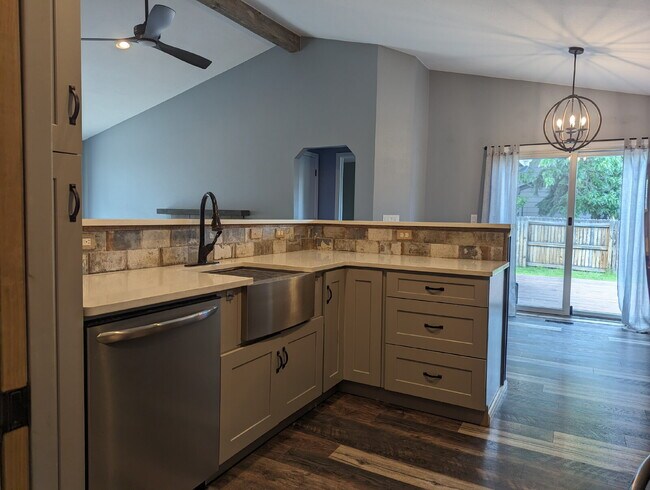Building Photo - Super 3/2 ranch home!