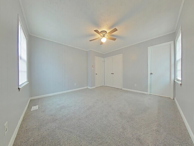 Building Photo - 6841 Radial Dr