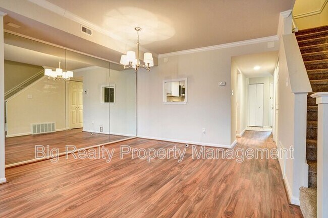 Building Photo - 704 Stonybrook Dr