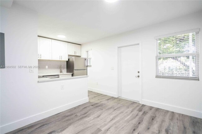 Building Photo - 1950 NW 2nd Ct