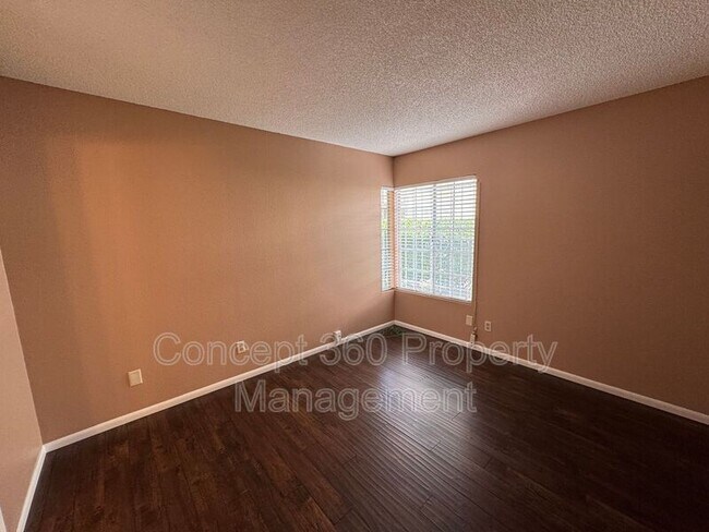 Building Photo - 770 W Almond St