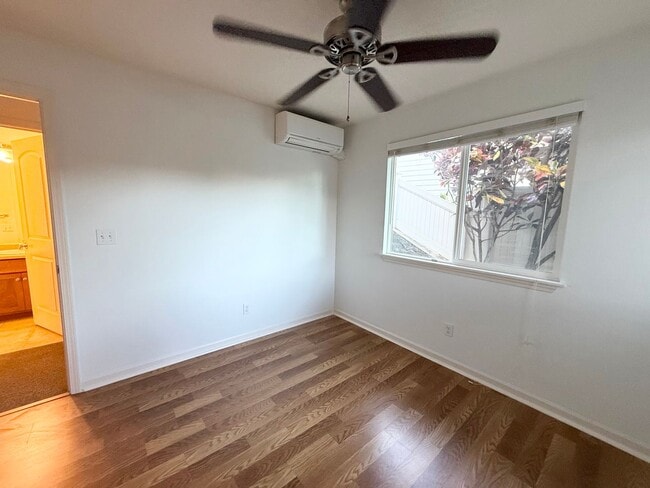 Building Photo - Available NOW – Beautiful Milo Court Townh...