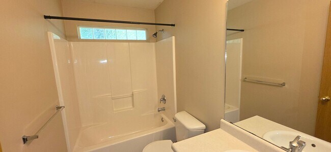 Building Photo - Close to Missouri State University! 3 Bedroom 2 Bathroom for $1295