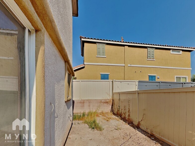 Building Photo - 1994 Sunset Bend Dr