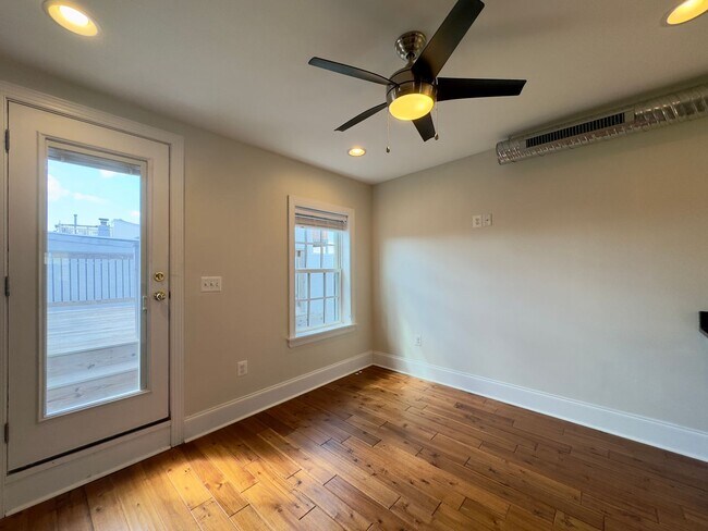 Building Photo - Elegant 3 Bedroom/3.5 Bathroom Townhome in...