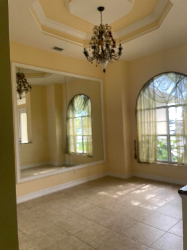 Building Photo - 3073 SW Savona Blvd
