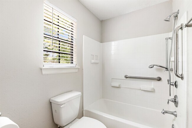Building Photo - 3122 Lake Stream Dr